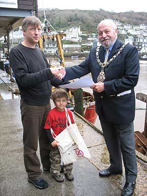 07 the mayor of looe with bill and nattie 12-00 midday